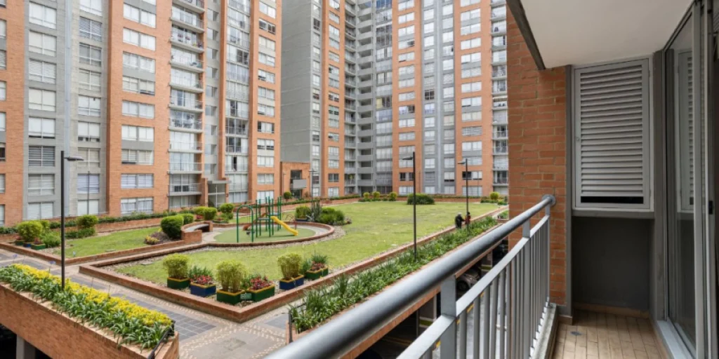 Menos personas por hogar y más arriendos: la tendencia que transforma los apartamentos en Colombia
